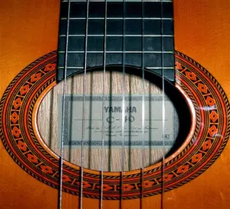 مشخصات گیتار یاماها C40